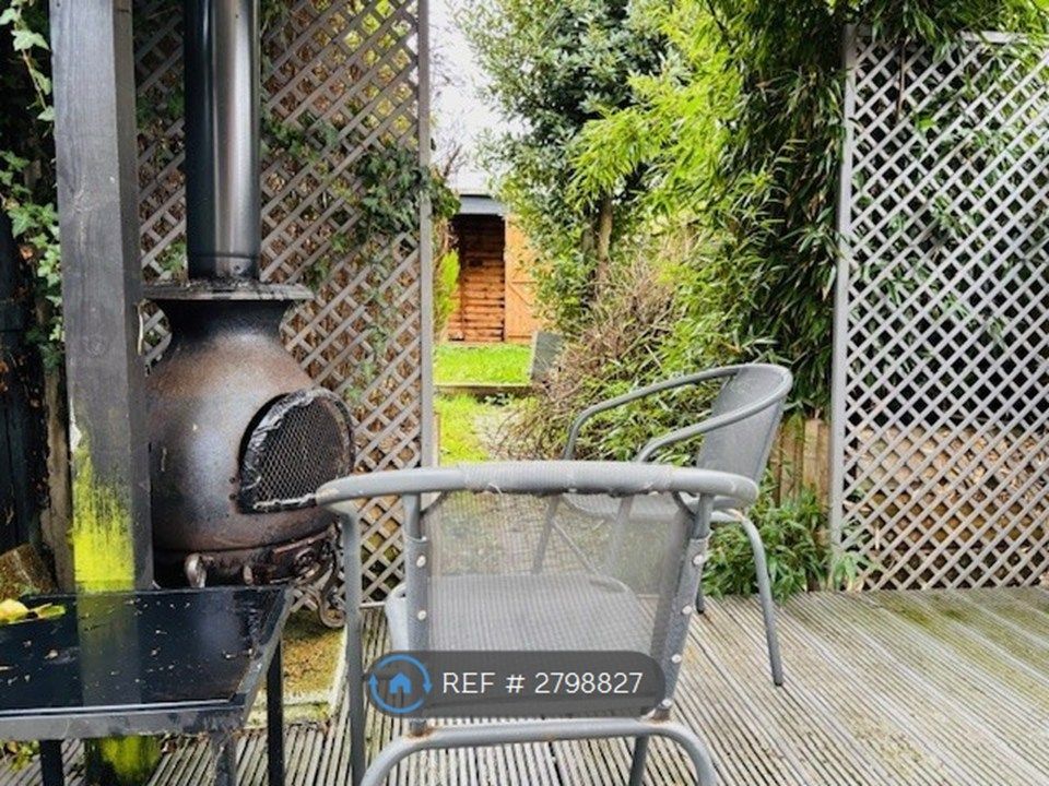 Property photo 2 of 10 Garden With Log Burner