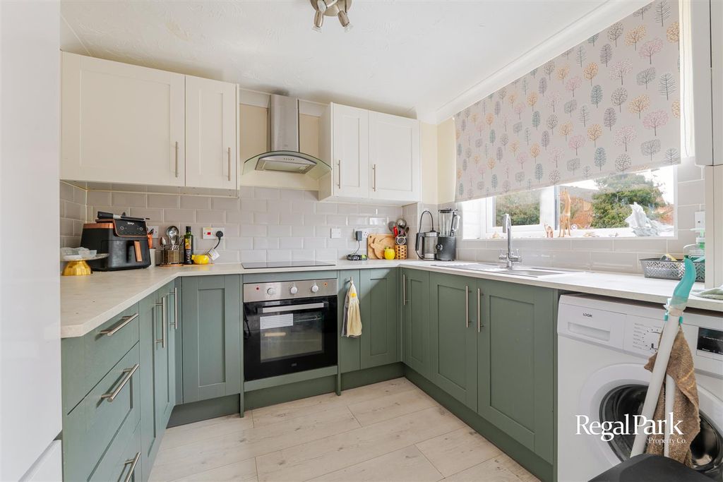 Property photo 2 of 18 Kitchen