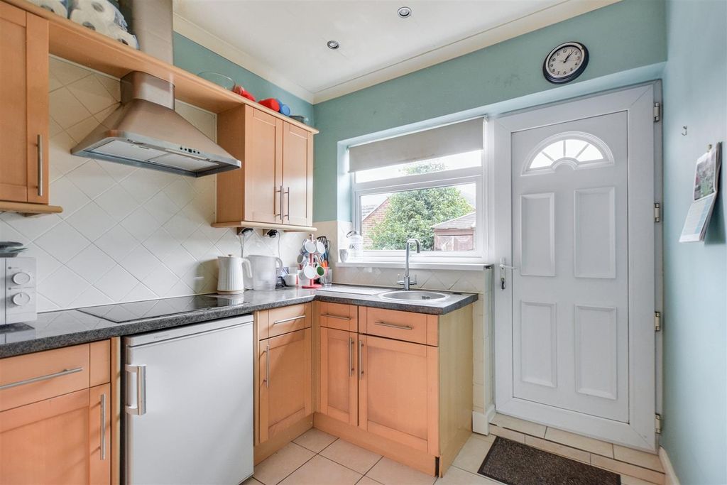 Property photo 3 of 15 Kitchen