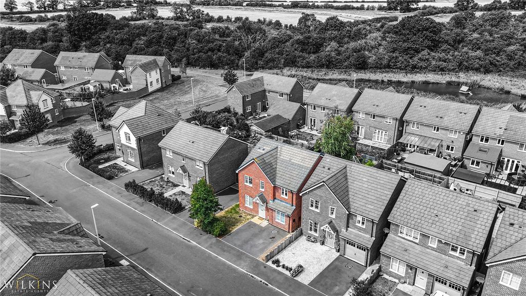 Property photo 2 of 32 Picture No. 02