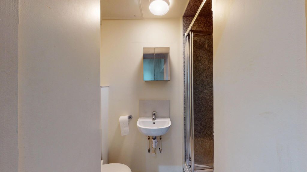 Property photo 3 of 13 Bathroom