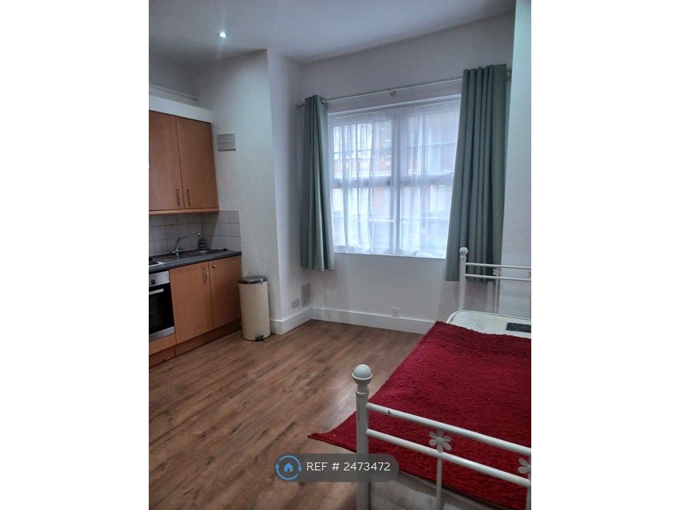 Property photo 1 of 10 Room 6