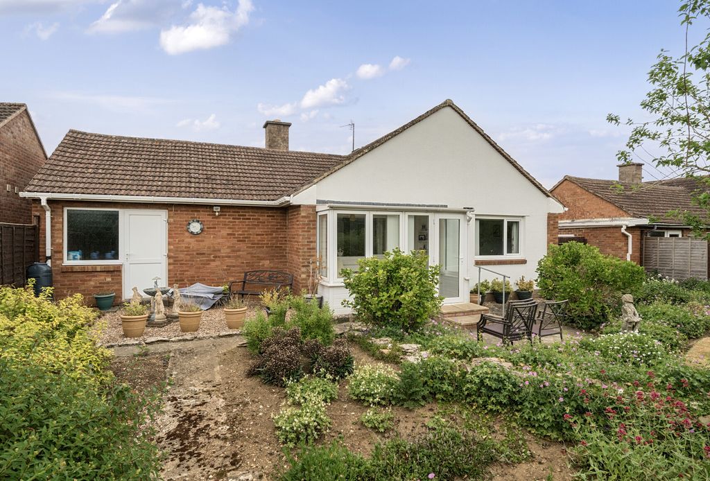 Property photo 1 of 12 1297316-14-682d9E...