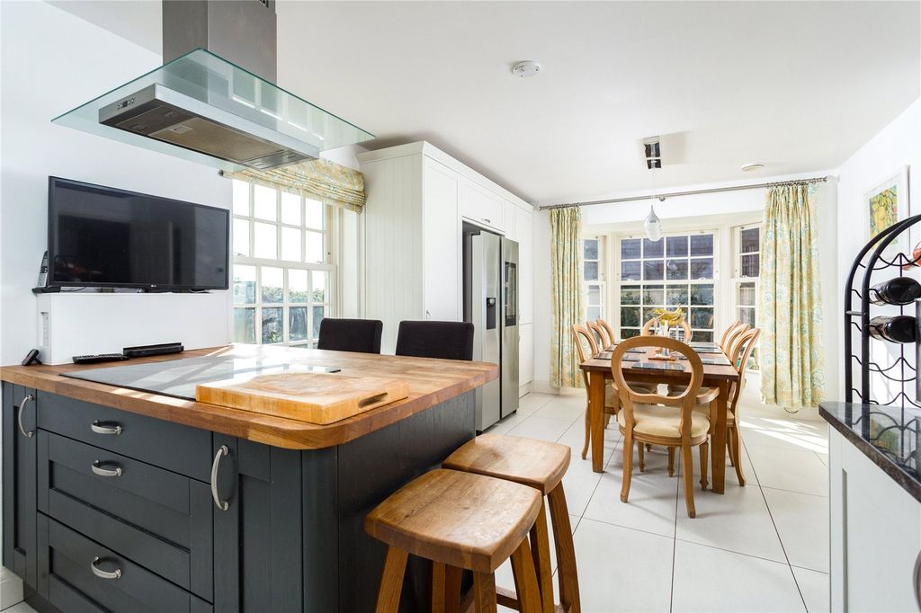 Property photo 2 of 15 Kitchen/Dining Room