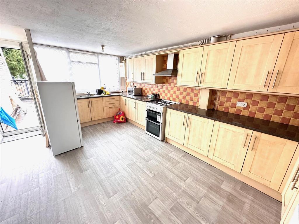 Property photo 2 of 14 Kitchen