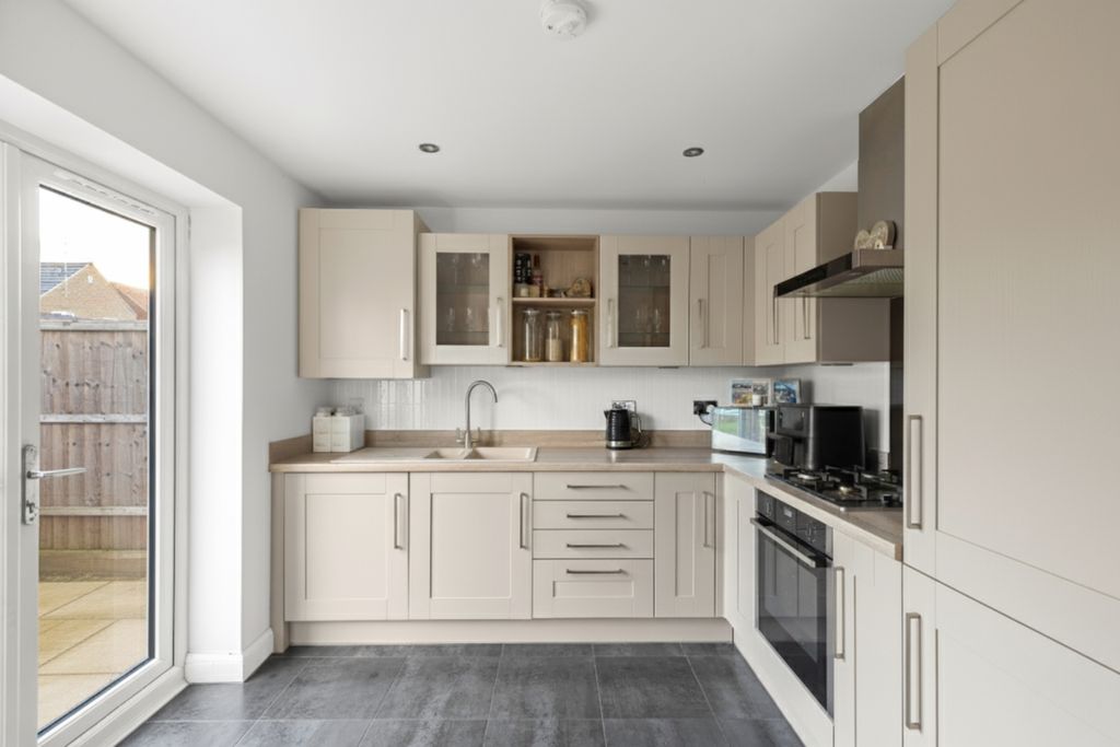 Property photo 2 of 14 Kitchen