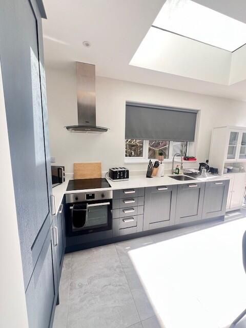 Property photo 2 of 10 Kitchen