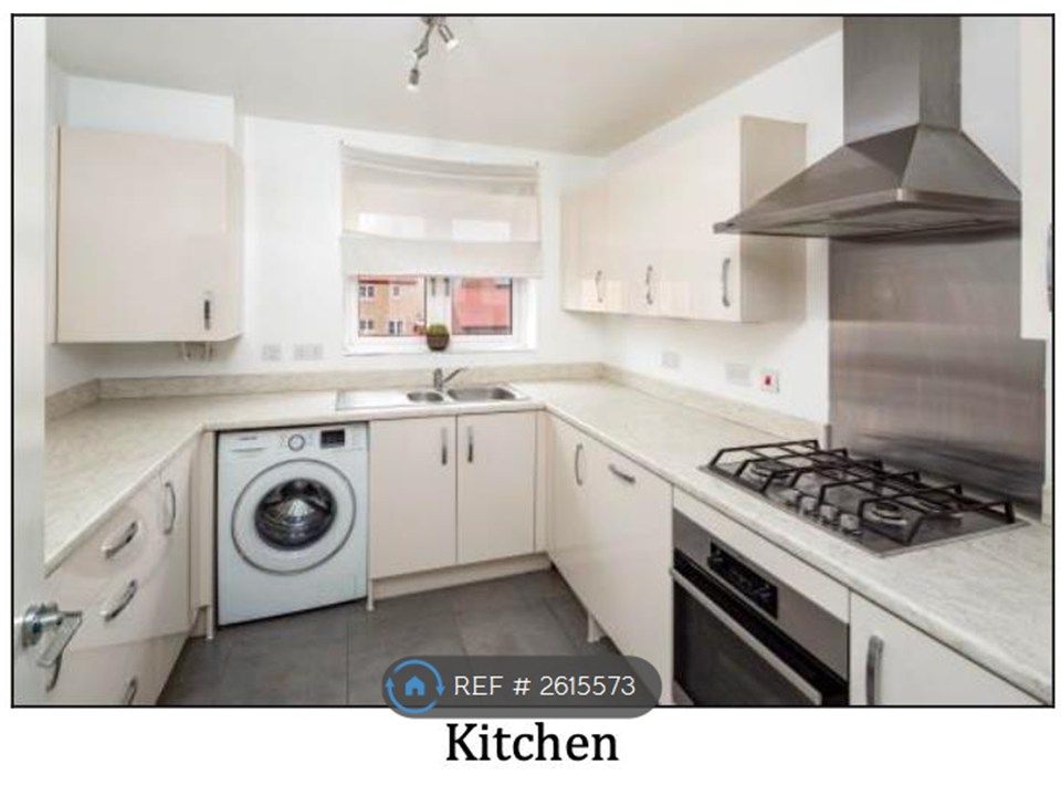 Property photo 3 of 10 Kitchen