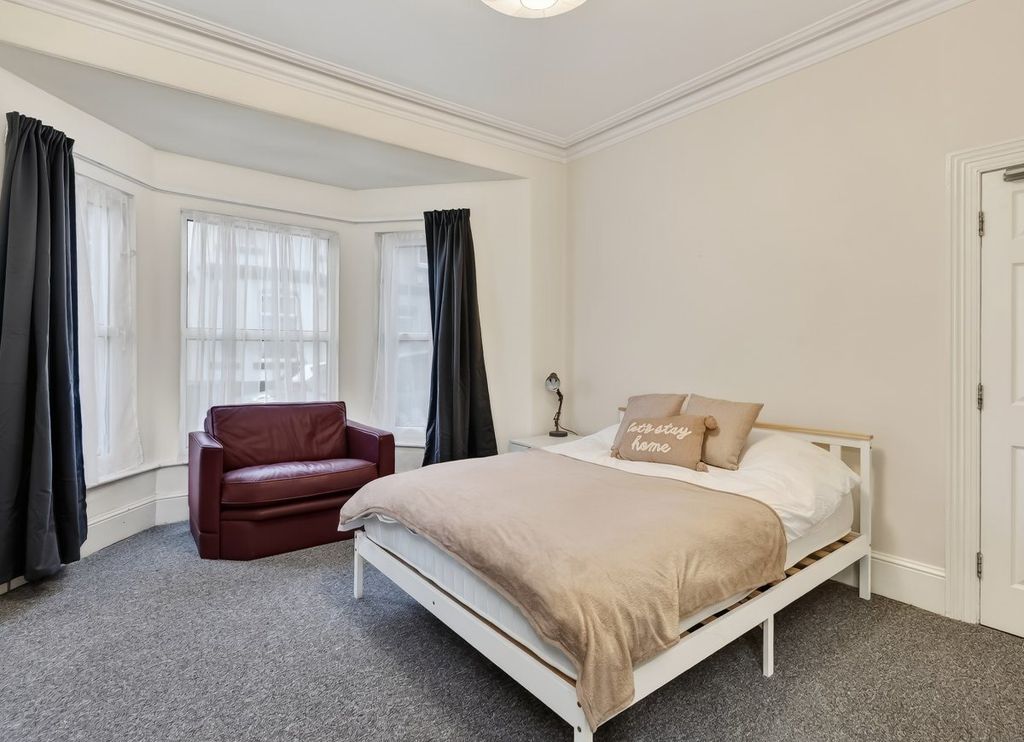 Property photo 1 of 6 003 Bedroom 1