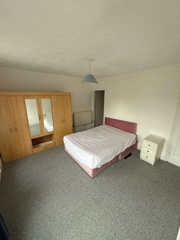 Property photo 3 of 28