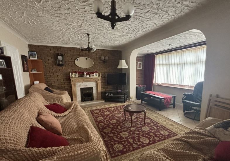Property photo 2 of 11