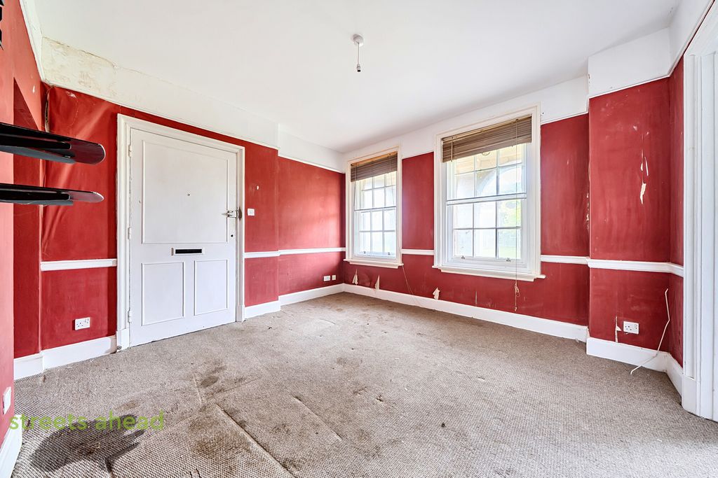 Property photo 2 of 14 63d62Eb3-2E3F-47B...