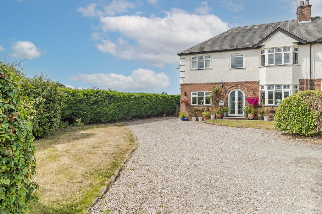 Property photo 2 of 33