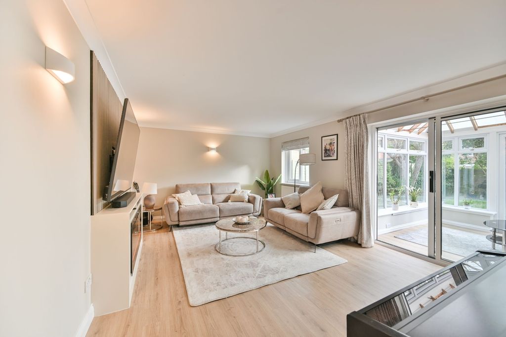 Property photo 3 of 25