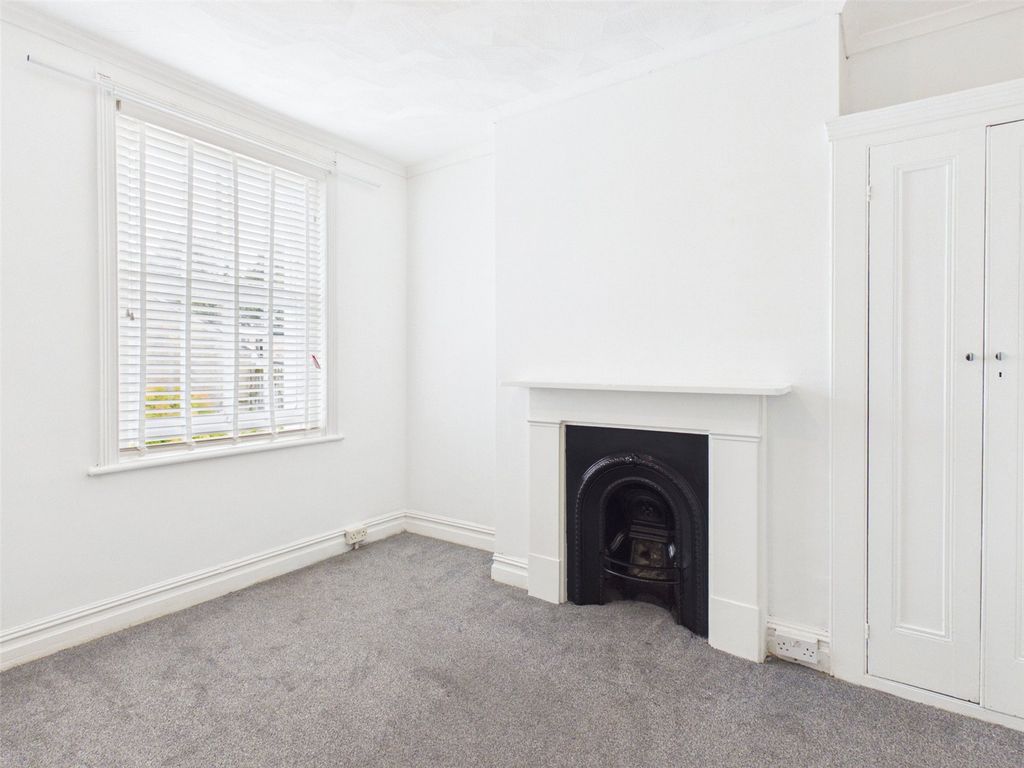 Property photo 3 of 11 Flat To Rent