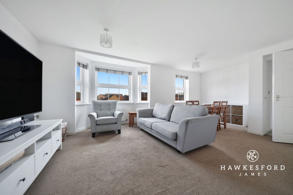 Property photo 2 of 14 Archer Court, Sittingbourne - Lounge/Diner