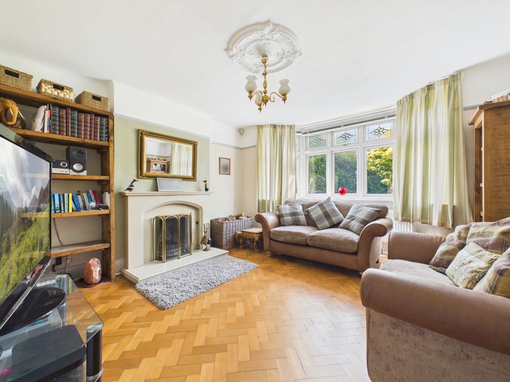 Property photo 3 of 22 Lounge