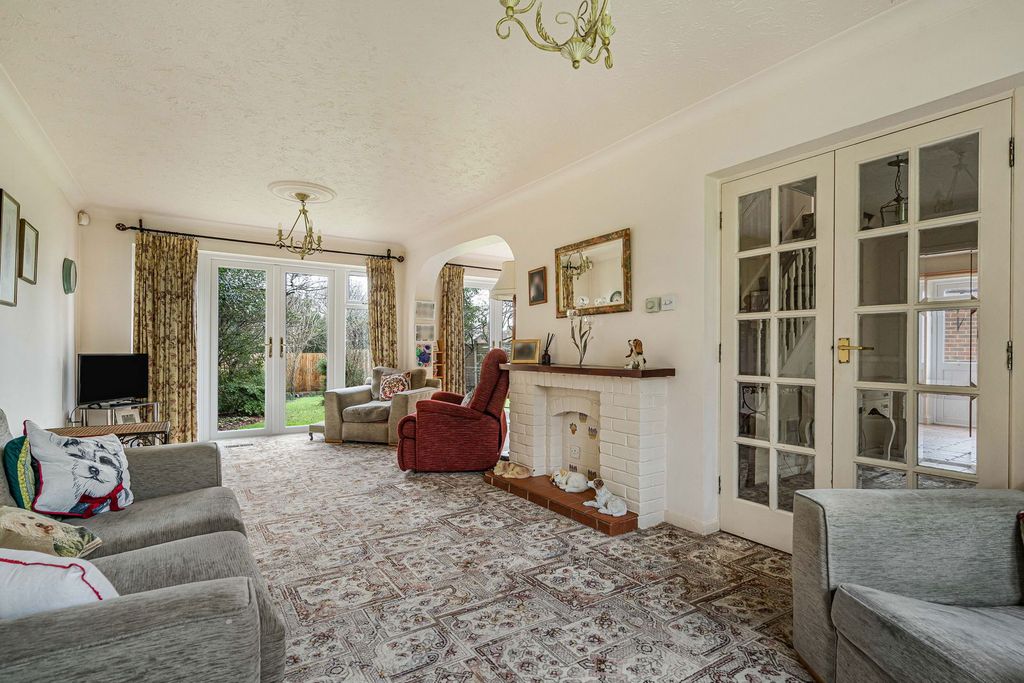 Property photo 2 of 20