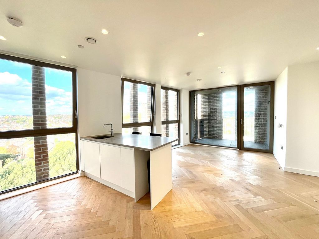 Property photo 1 of 12 Photo 5