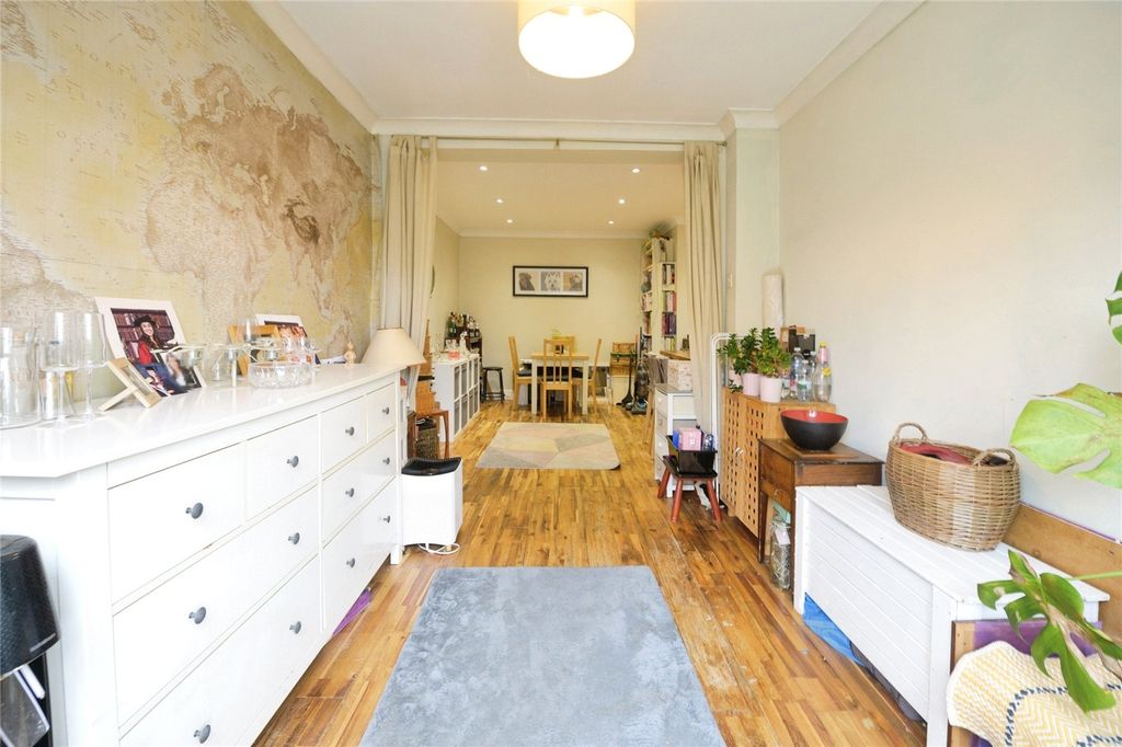 Property photo 3 of 11 Picture No. 01