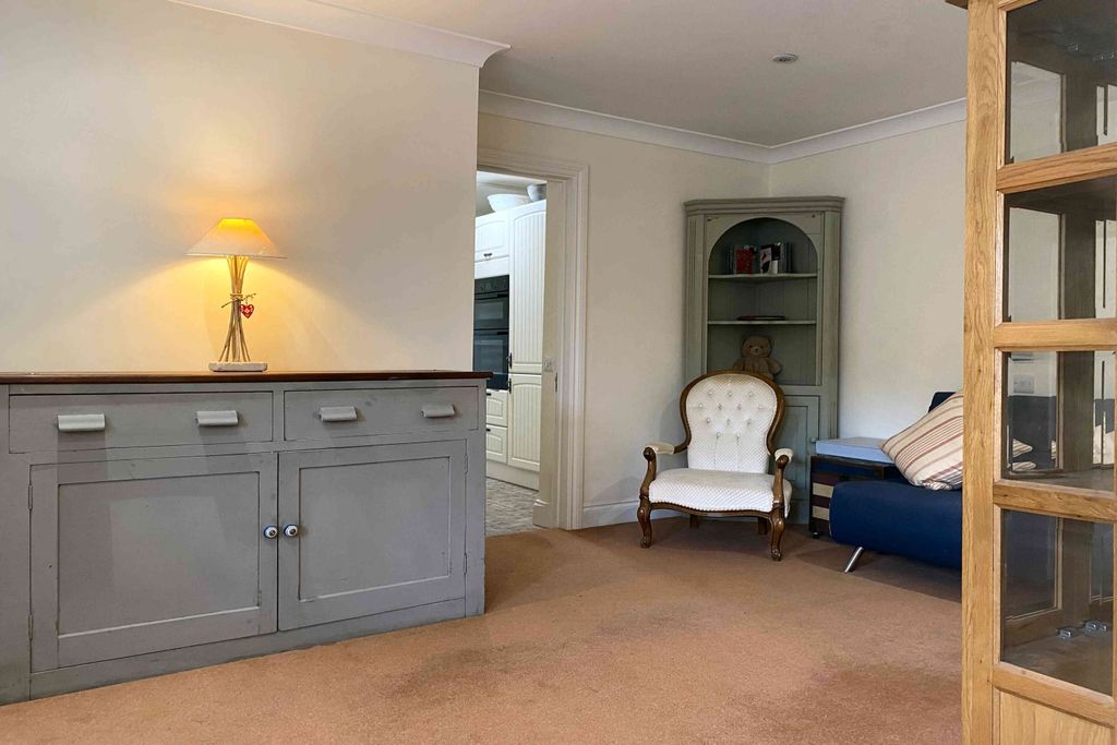 Property photo 3 of 6 Studio