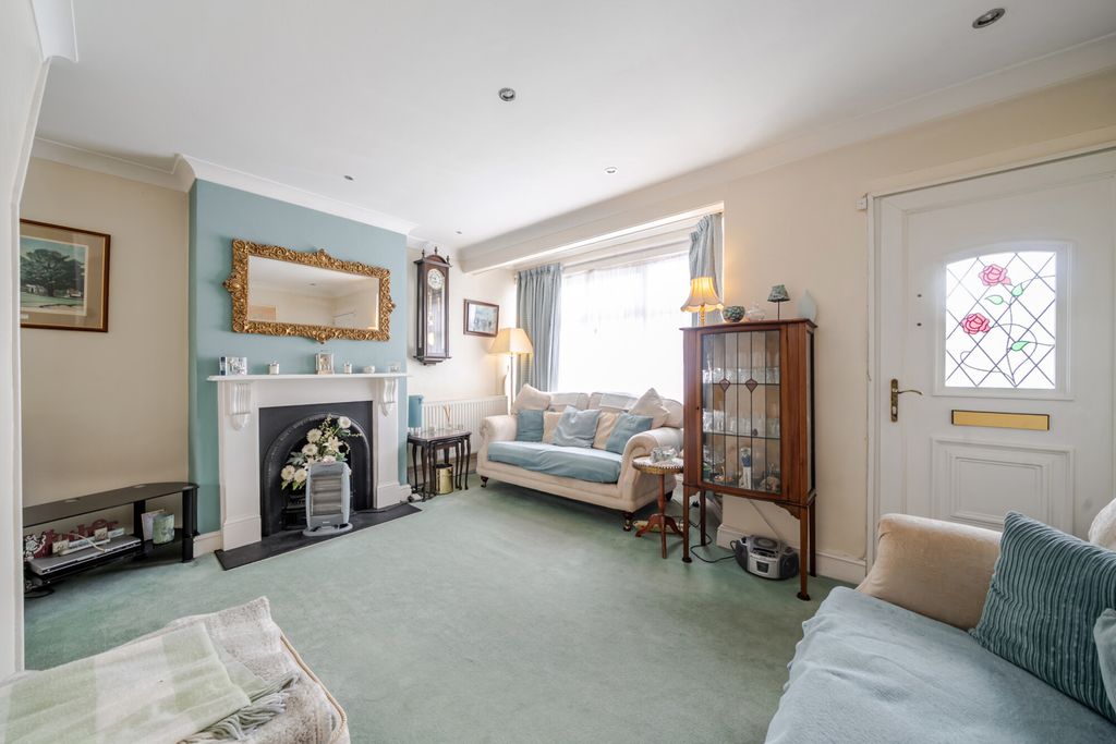 Property photo 2 of 11 1472189-13-6A216E...