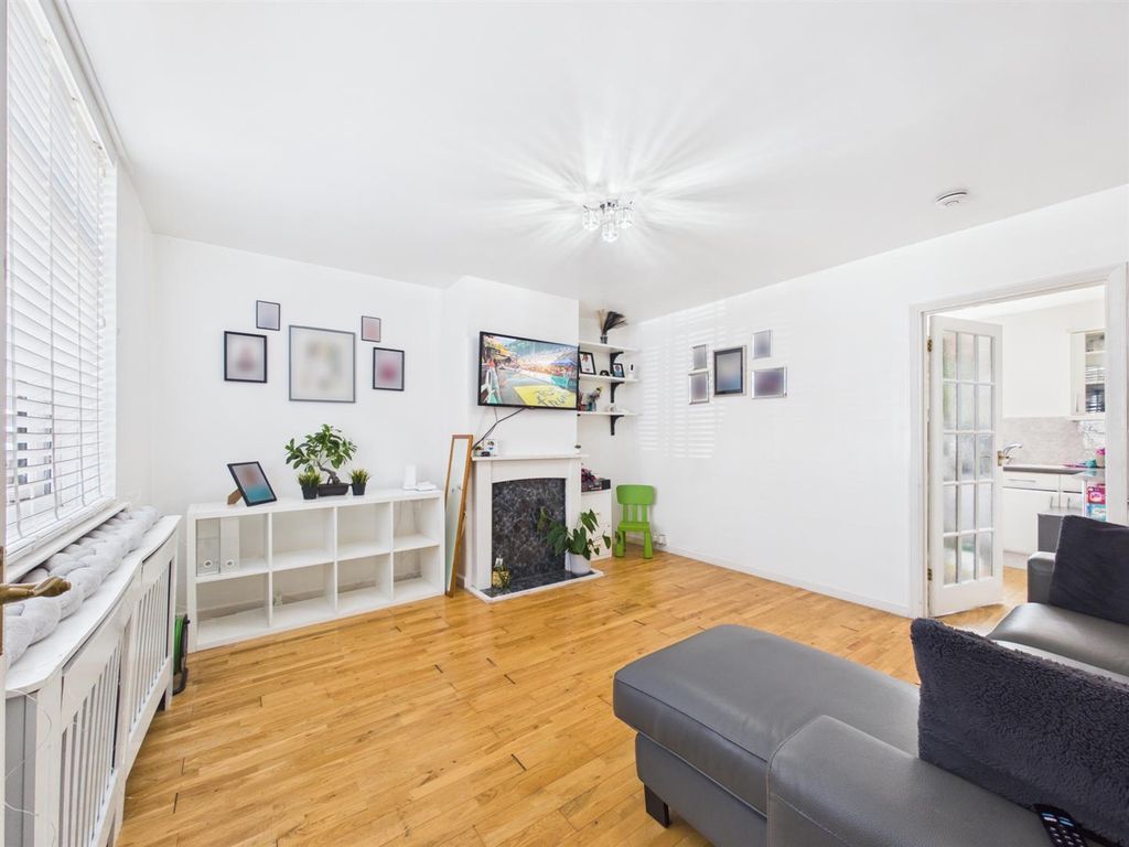 Property photo 3 of 17 Cam01358G0-Pr0256-Still010.Jpg