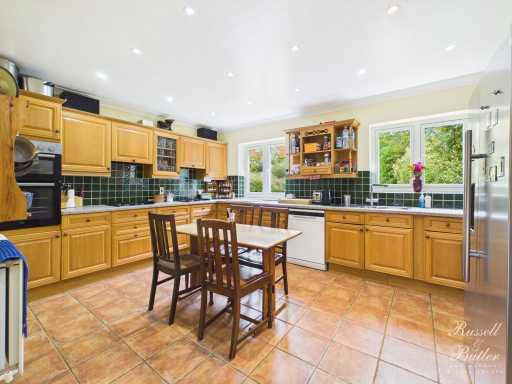 Property photo 2 of 28 Cam02127G0-Pr0392-Still001