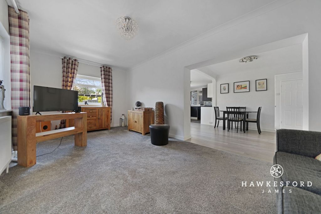 Property photo 3 of 24 Crown Road, Sittingbourne - Lounge