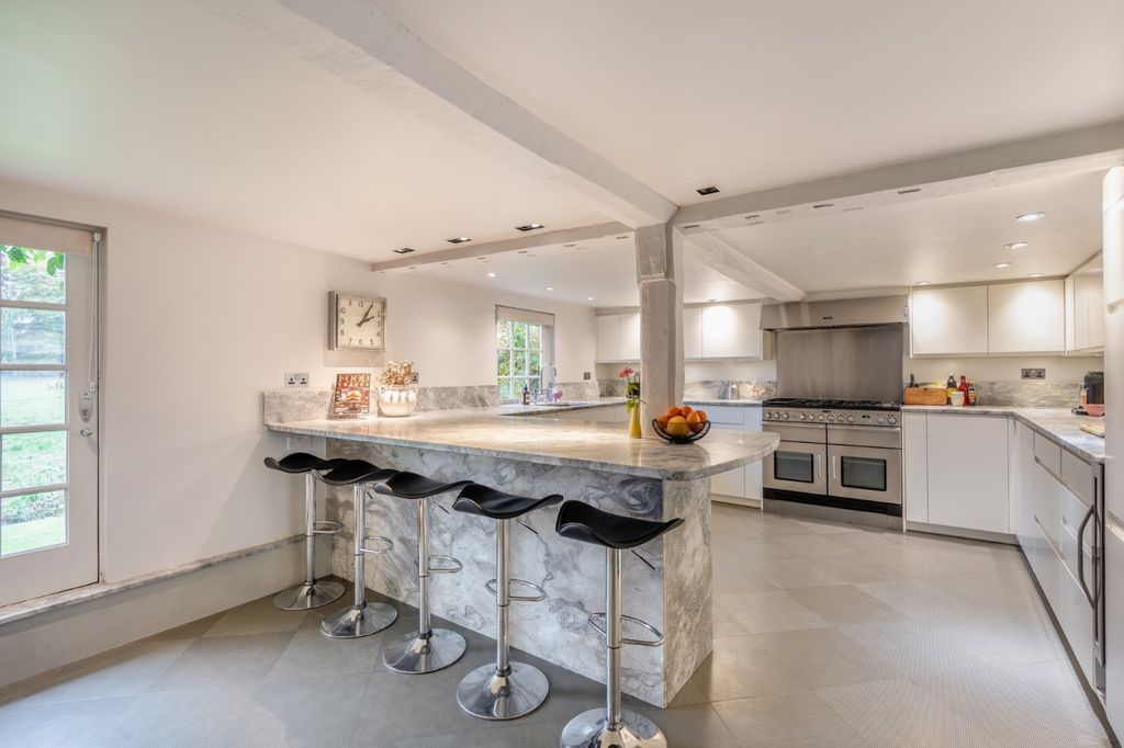 Property photo 3 of 28 Kitchen