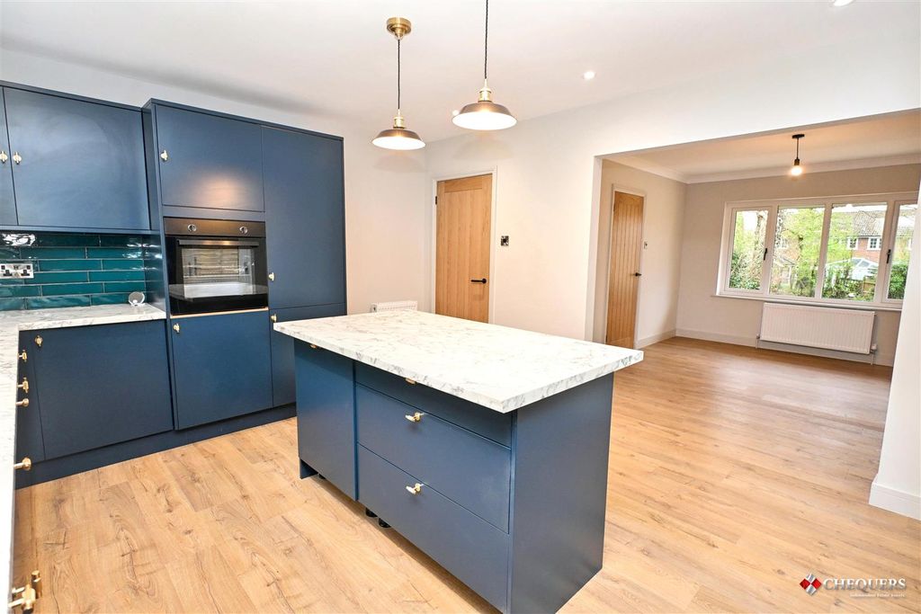 Property photo 3 of 27 Kitchen