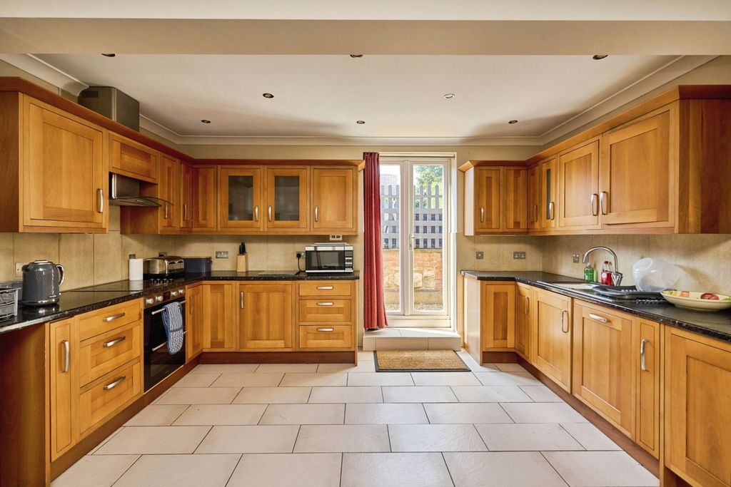 Property photo 2 of 17 Kitchen/Diner