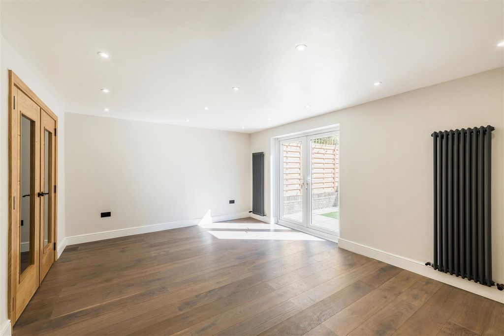 Property photo 3 of 22 2 Upper Sudeley Street -5.Jpg