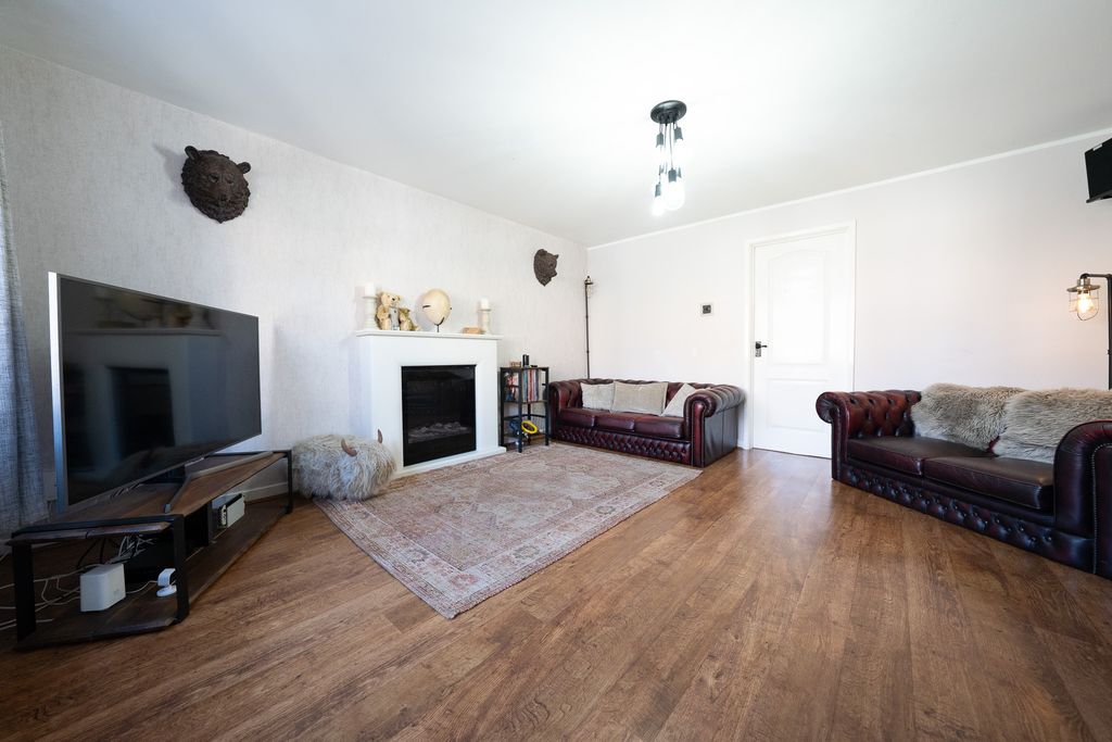 Property photo 2 of 24 Dsc03474