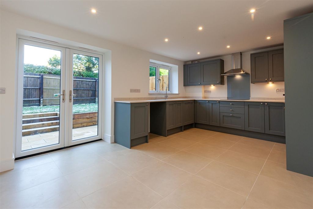 Property photo 3 of 12 268654.Jpg