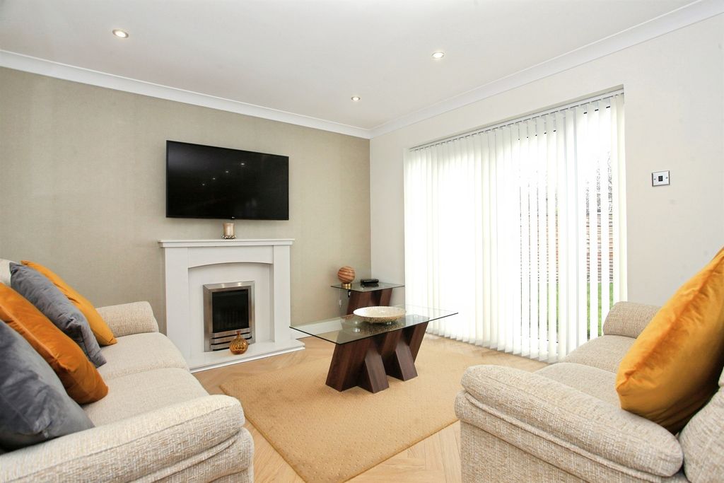 Property photo 2 of 21 Lounge / Diner