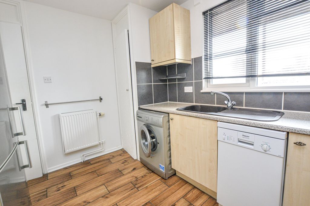 Property photo 3 of 9 2-Dsc_1134