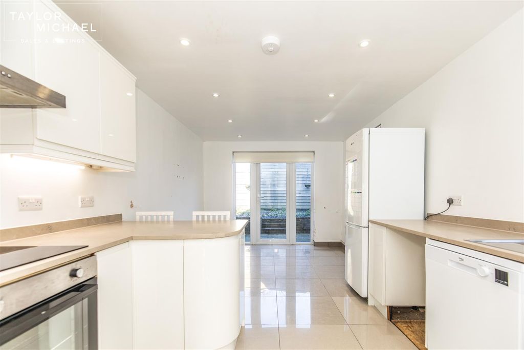 Property photo 1 of 17 Kitchen