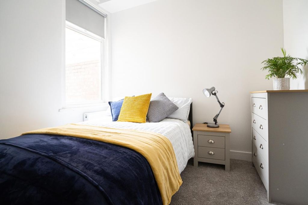 Property photo 1 of 14 Photo 04