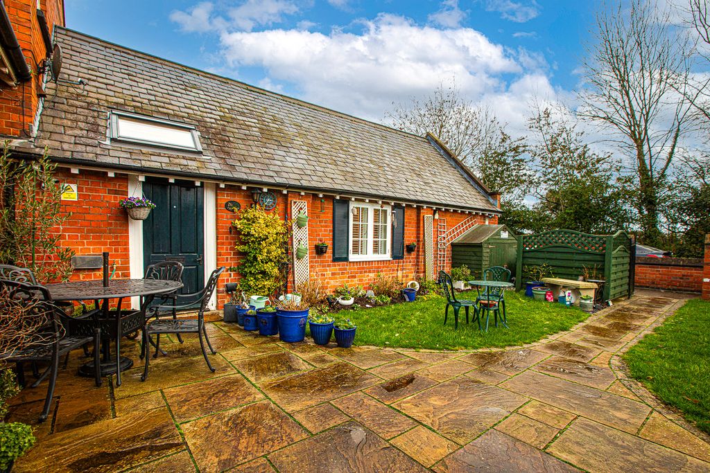 Property photo 2 of 25