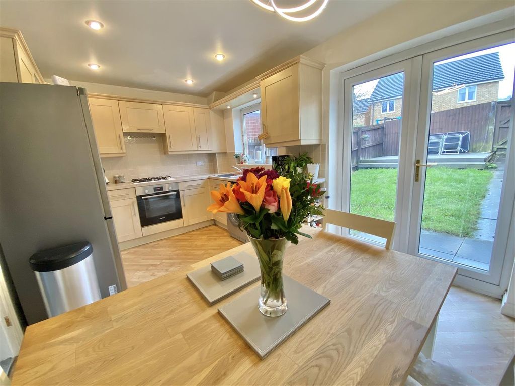 Property photo 3 of 12 Dining Kitchen