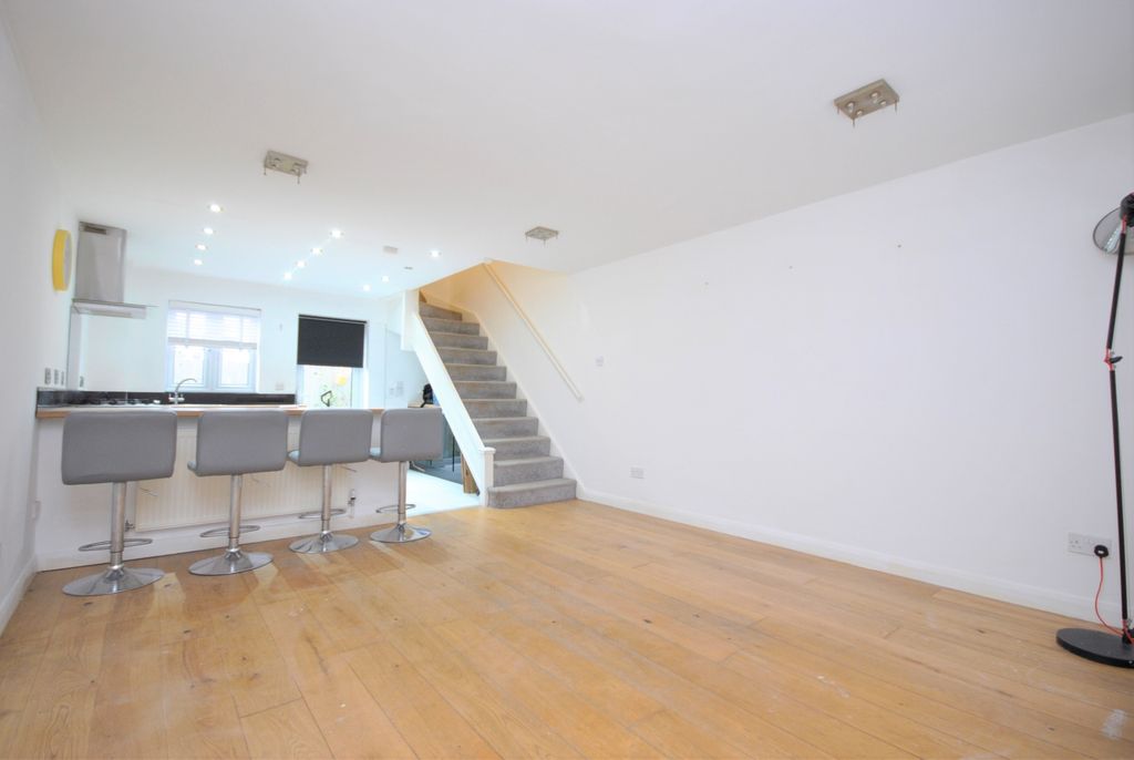 Property photo 2 of 10 1