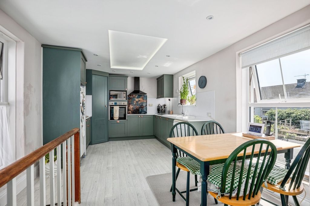Property photo 3 of 33 Pbox-Img.Jpg