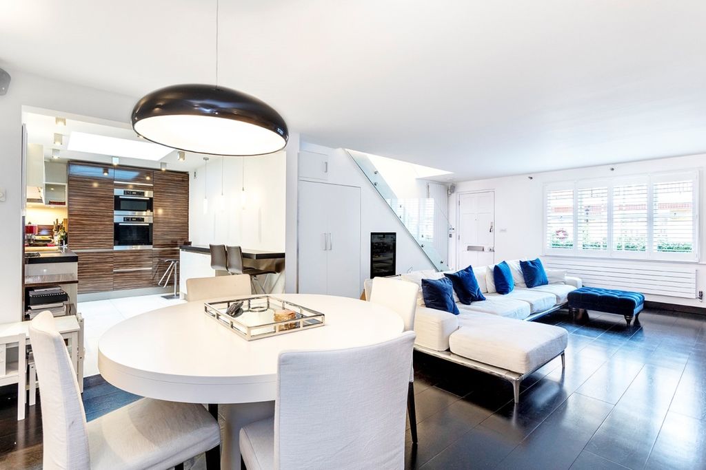 Property photo 2 of 15 Living Room