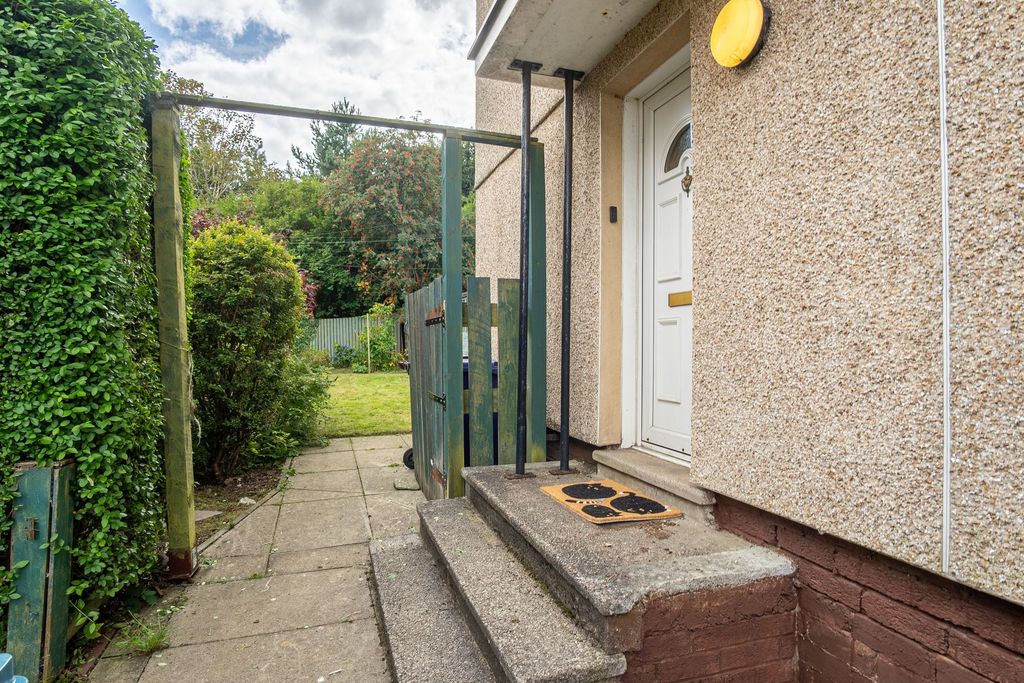 Property photo 2 of 25
