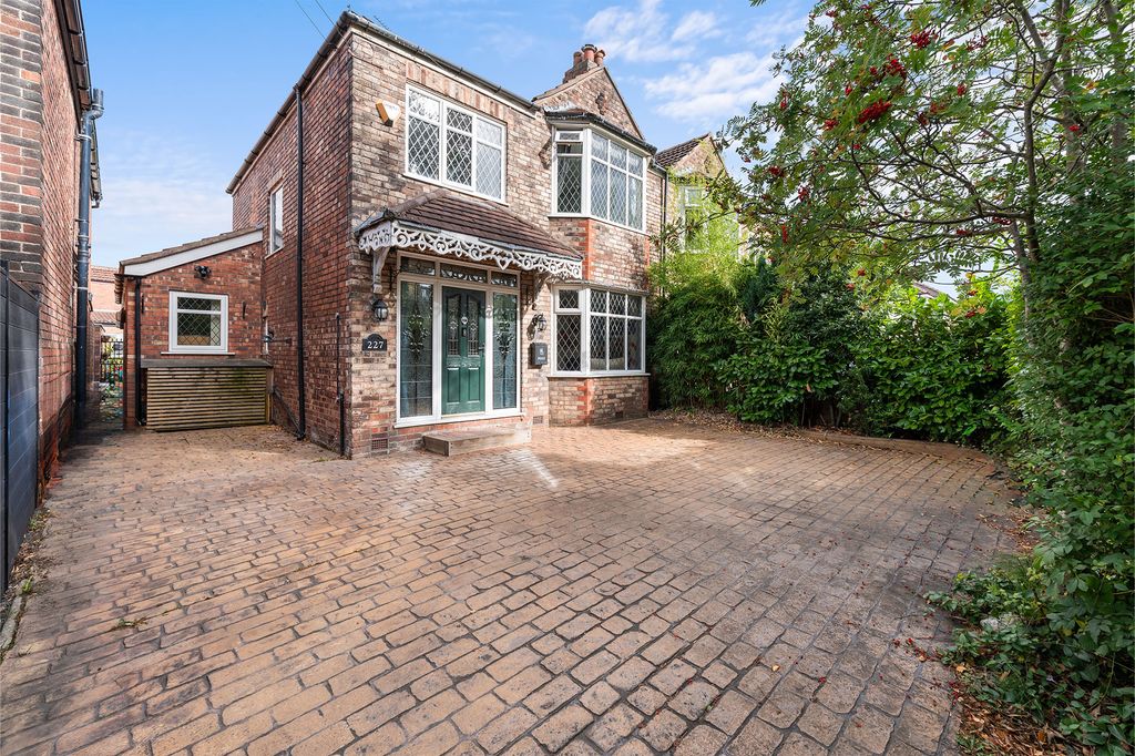 Property photo 1 of 34