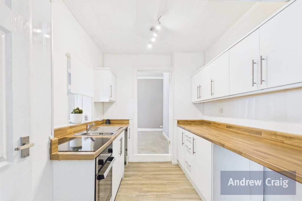 Property photo 3 of 19 Kitchen