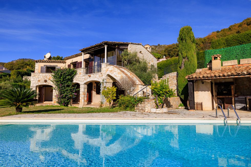 Property photo 1 of 27