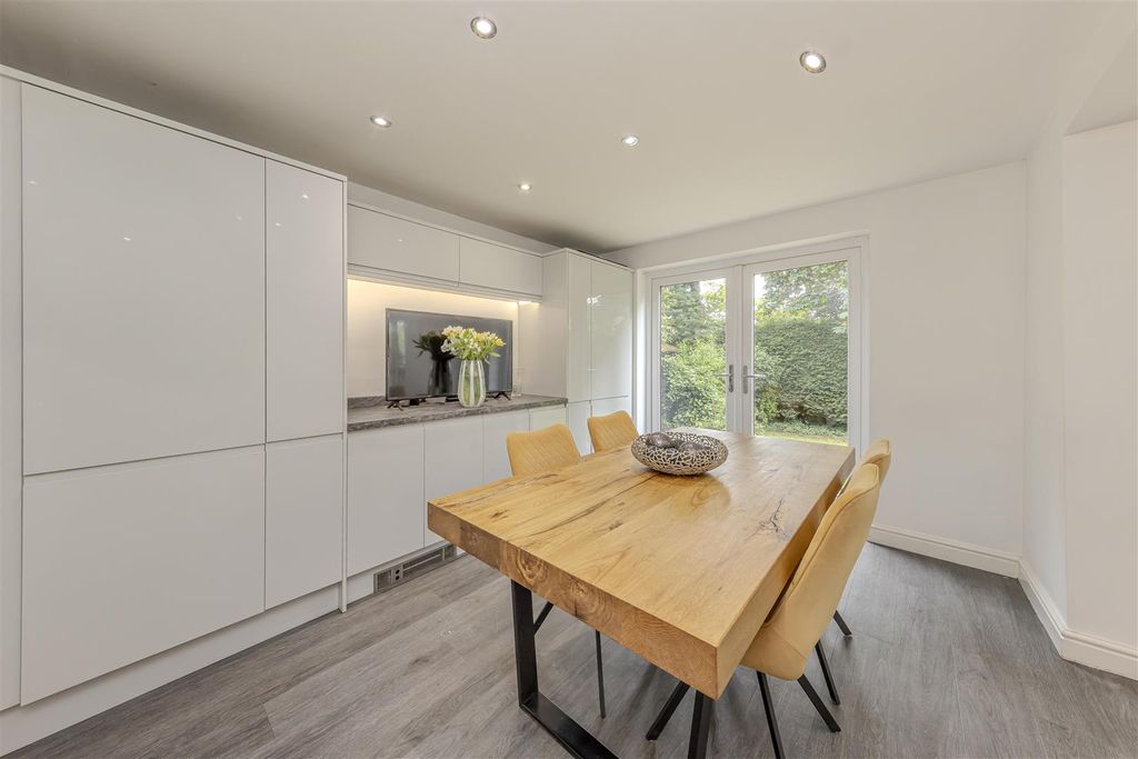 Property photo 3 of 40 Kitchen Diner