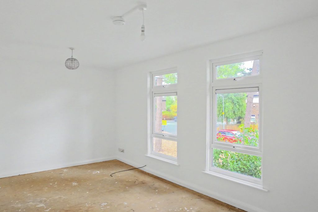 Property photo 2 of 18 25 Radnor Grove, Hillingdon, Uxbridge, Middlesex, Ub10 0Et